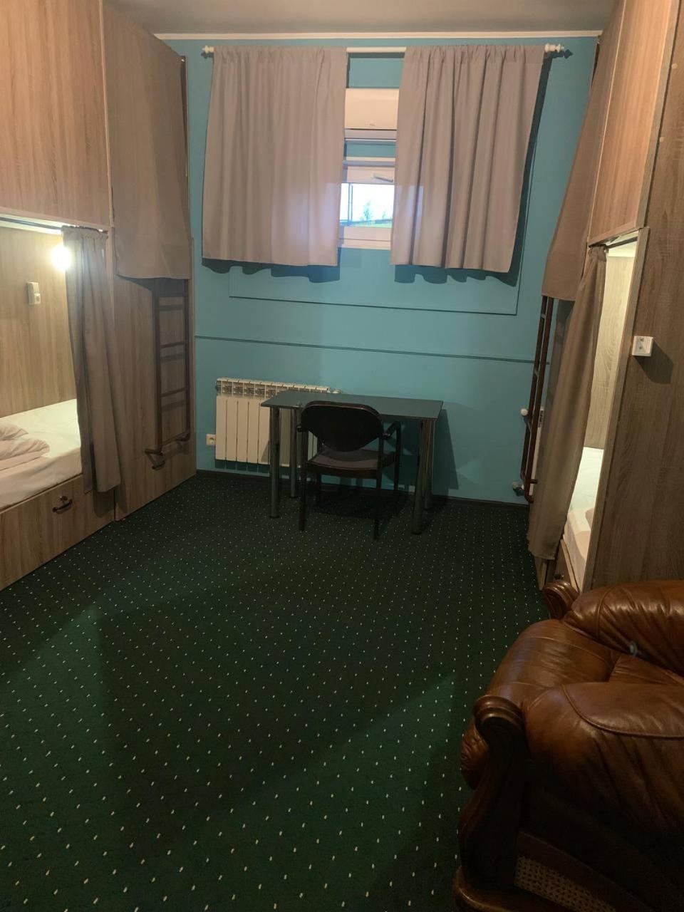 All Eyes Hostel Каменец-Подольский Экстерьер фото