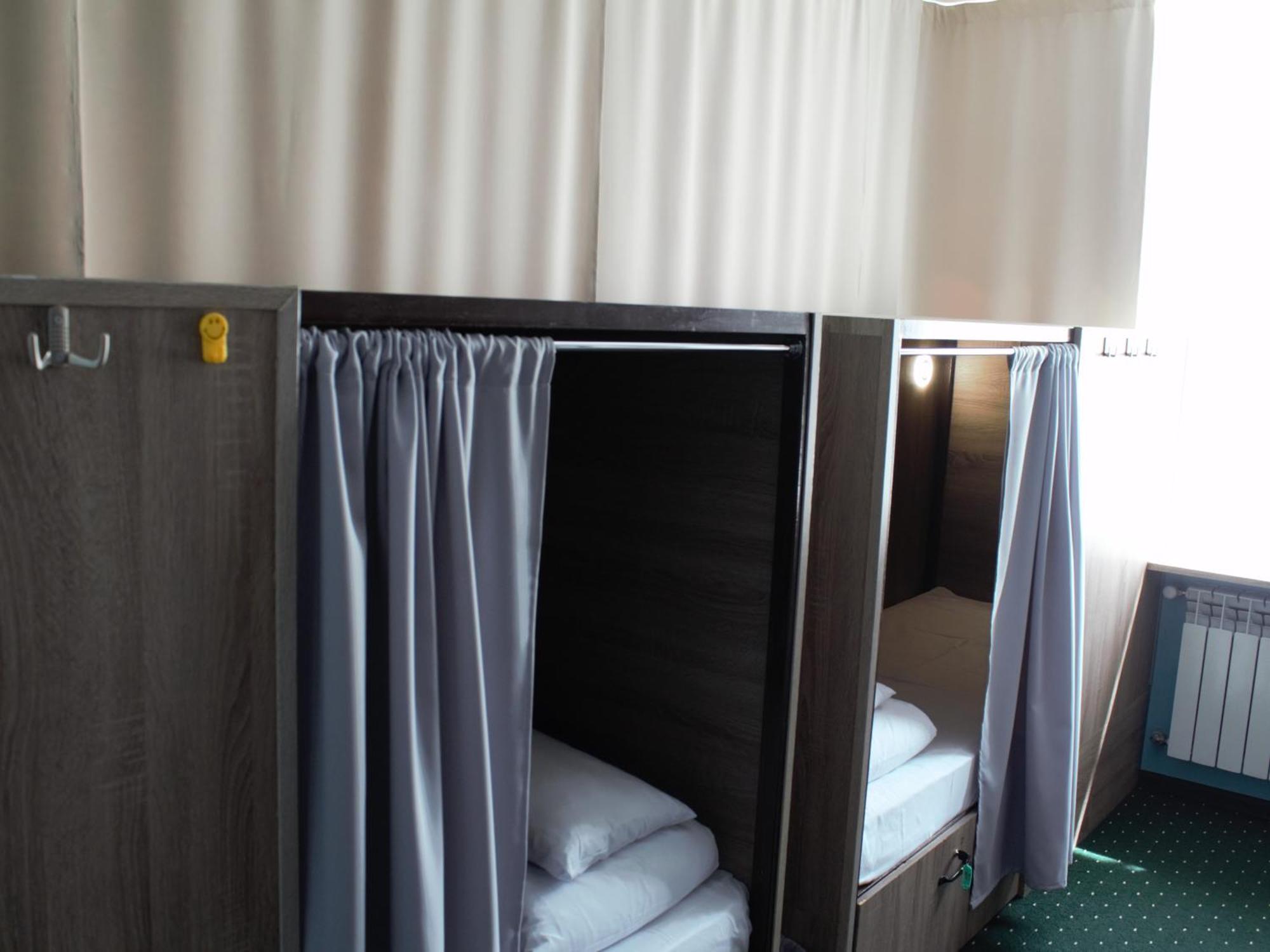 All Eyes Hostel Каменец-Подольский Экстерьер фото