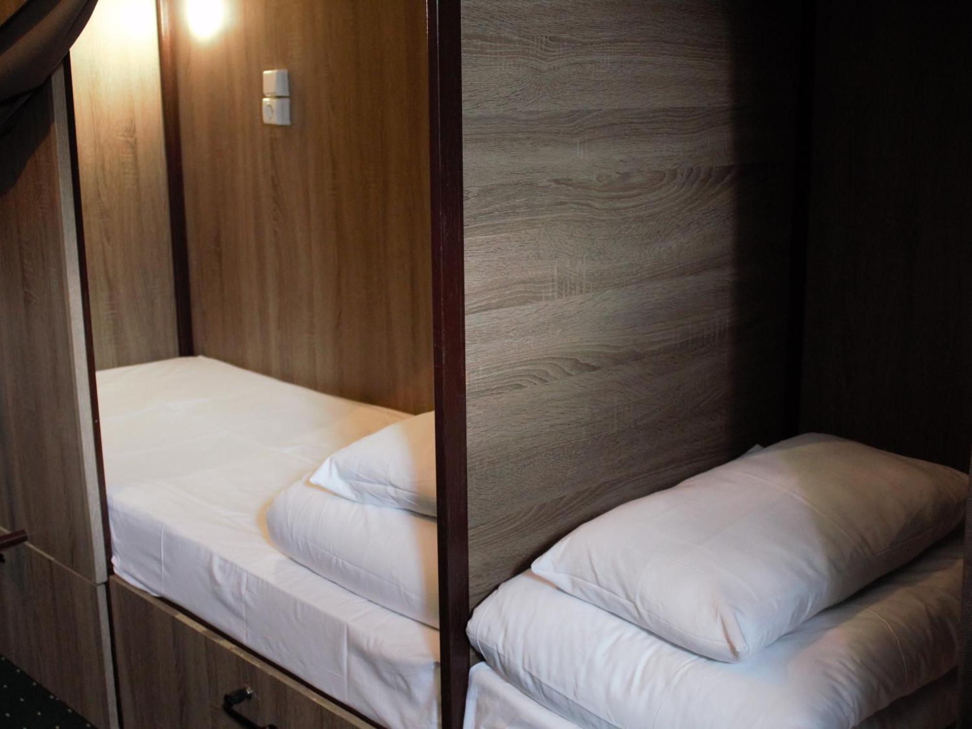 All Eyes Hostel Каменец-Подольский Экстерьер фото