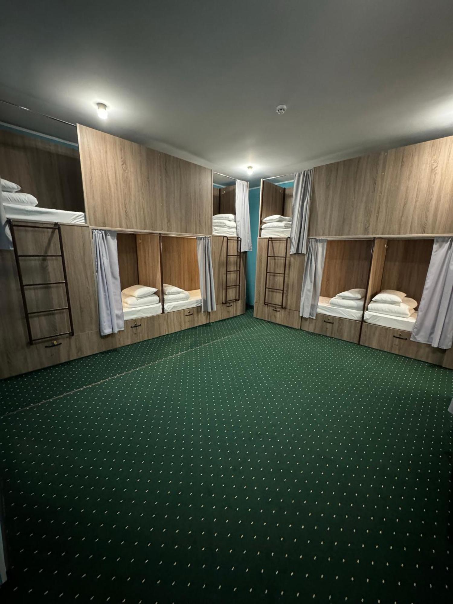 All Eyes Hostel Каменец-Подольский Экстерьер фото