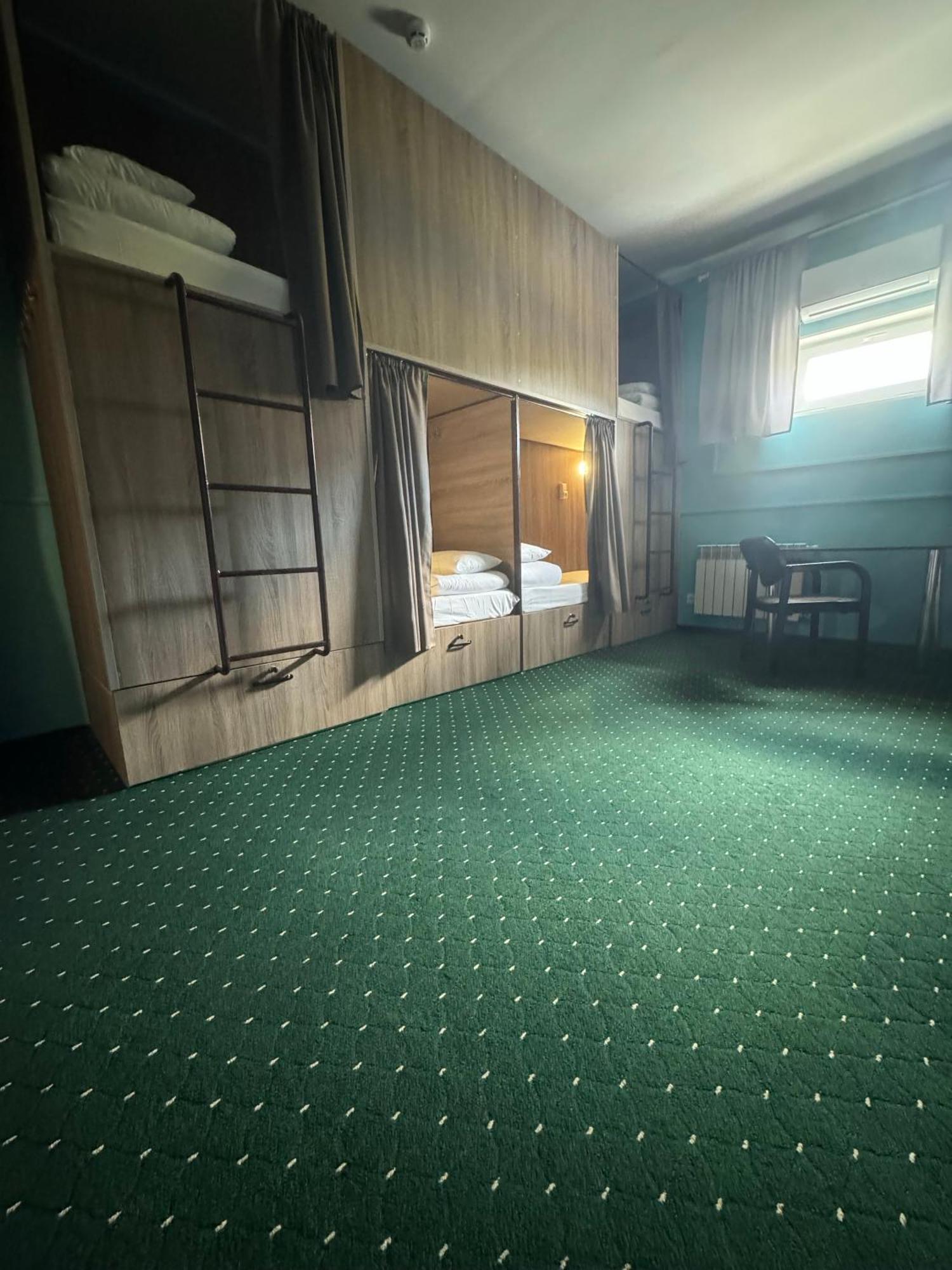 All Eyes Hostel Каменец-Подольский Экстерьер фото