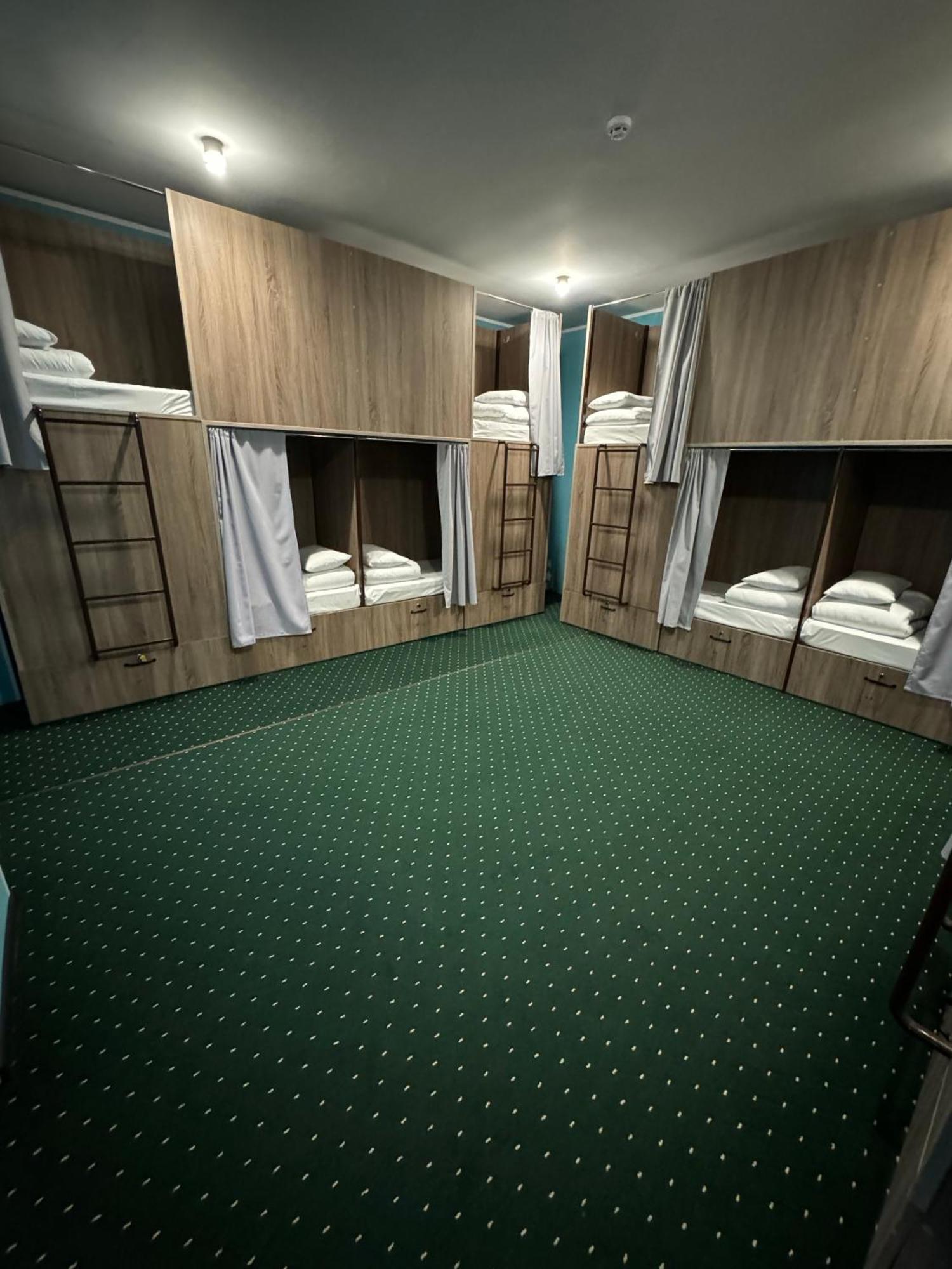 All Eyes Hostel Каменец-Подольский Экстерьер фото