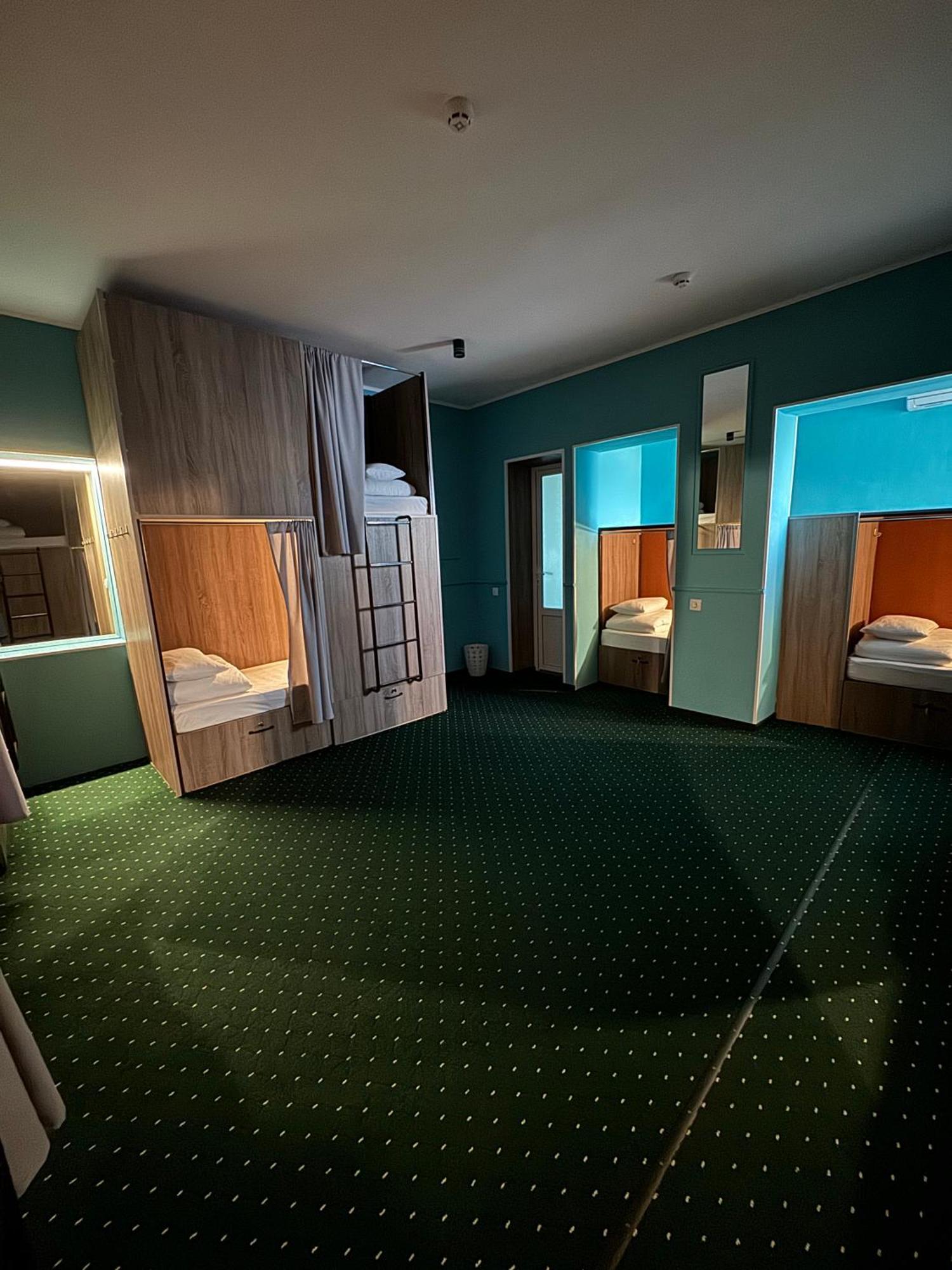 All Eyes Hostel Каменец-Подольский Экстерьер фото