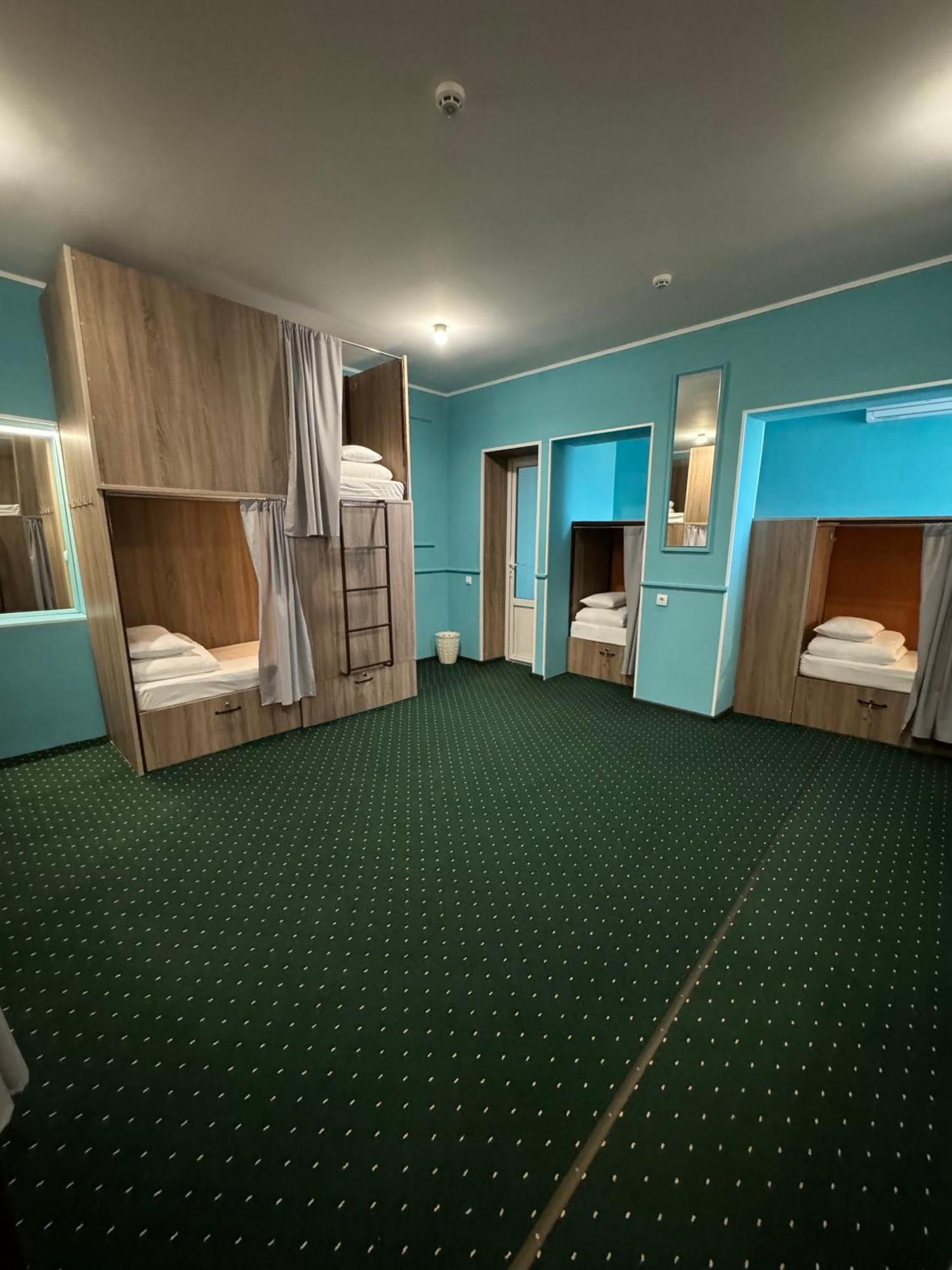 All Eyes Hostel Каменец-Подольский Экстерьер фото