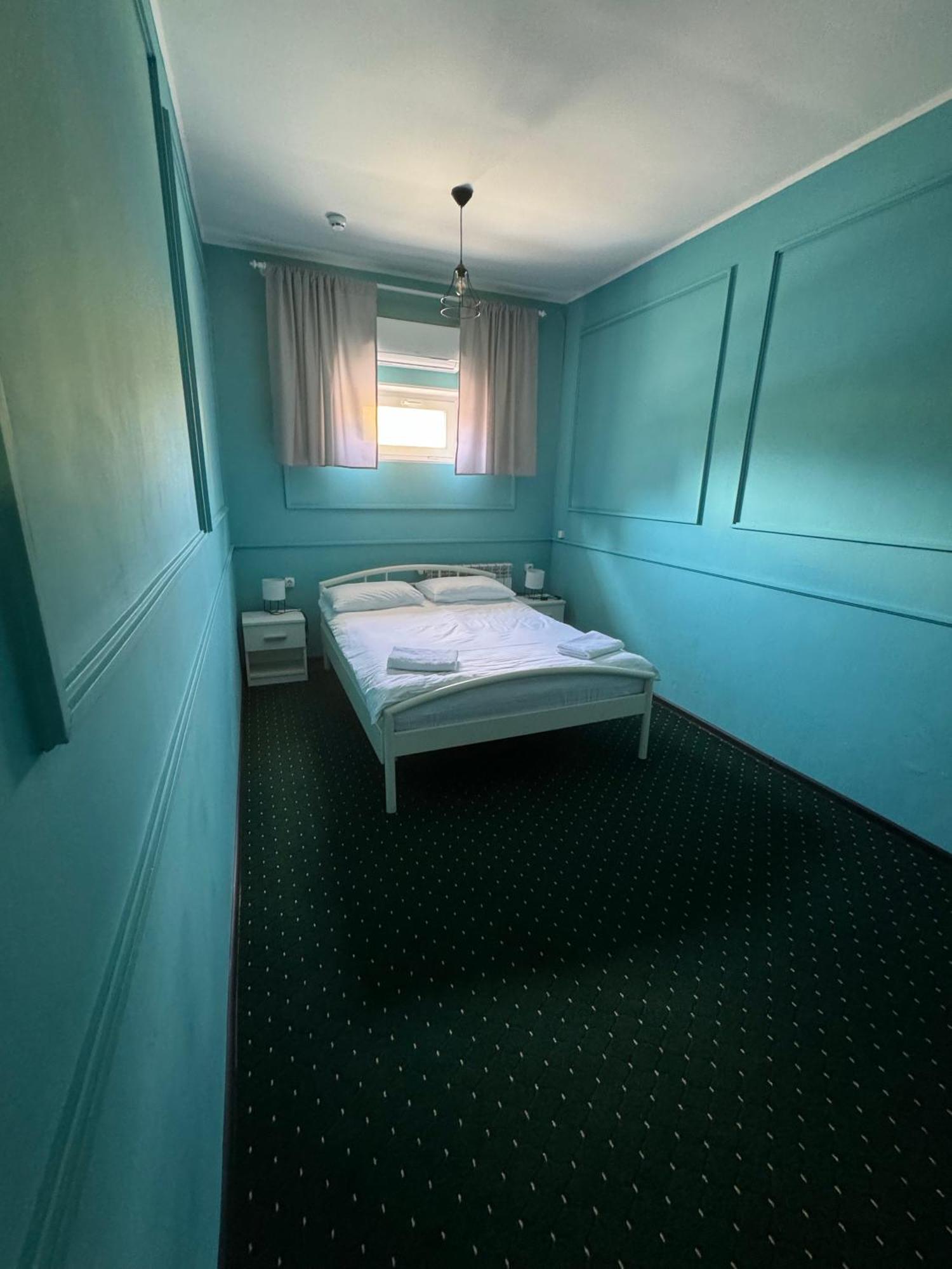 All Eyes Hostel Каменец-Подольский Экстерьер фото