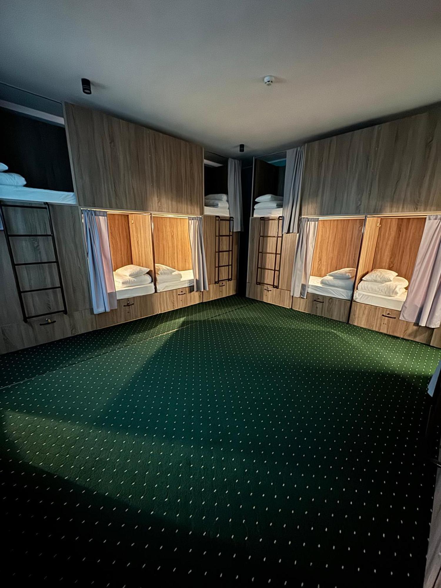All Eyes Hostel Каменец-Подольский Экстерьер фото