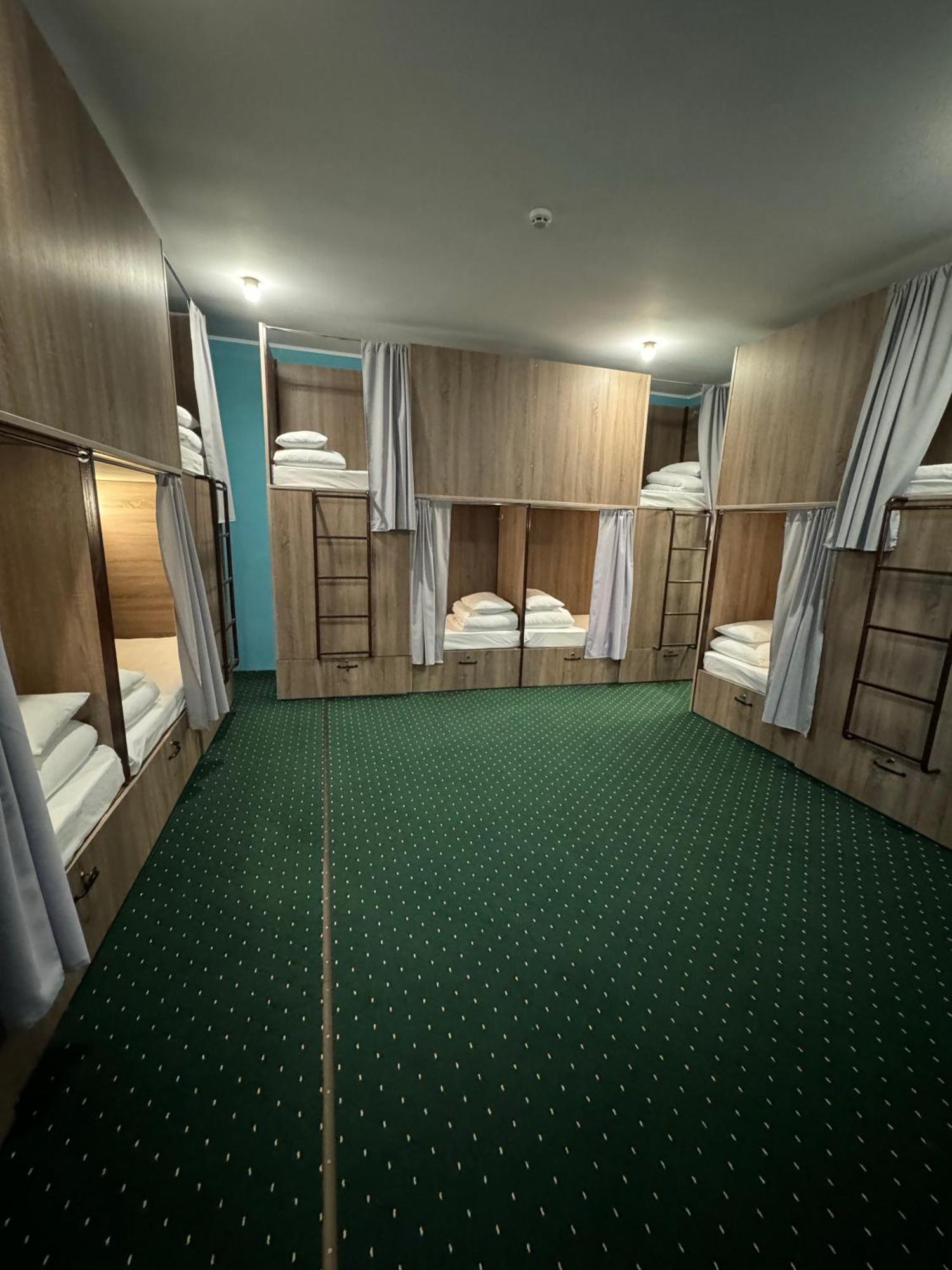 All Eyes Hostel Каменец-Подольский Экстерьер фото