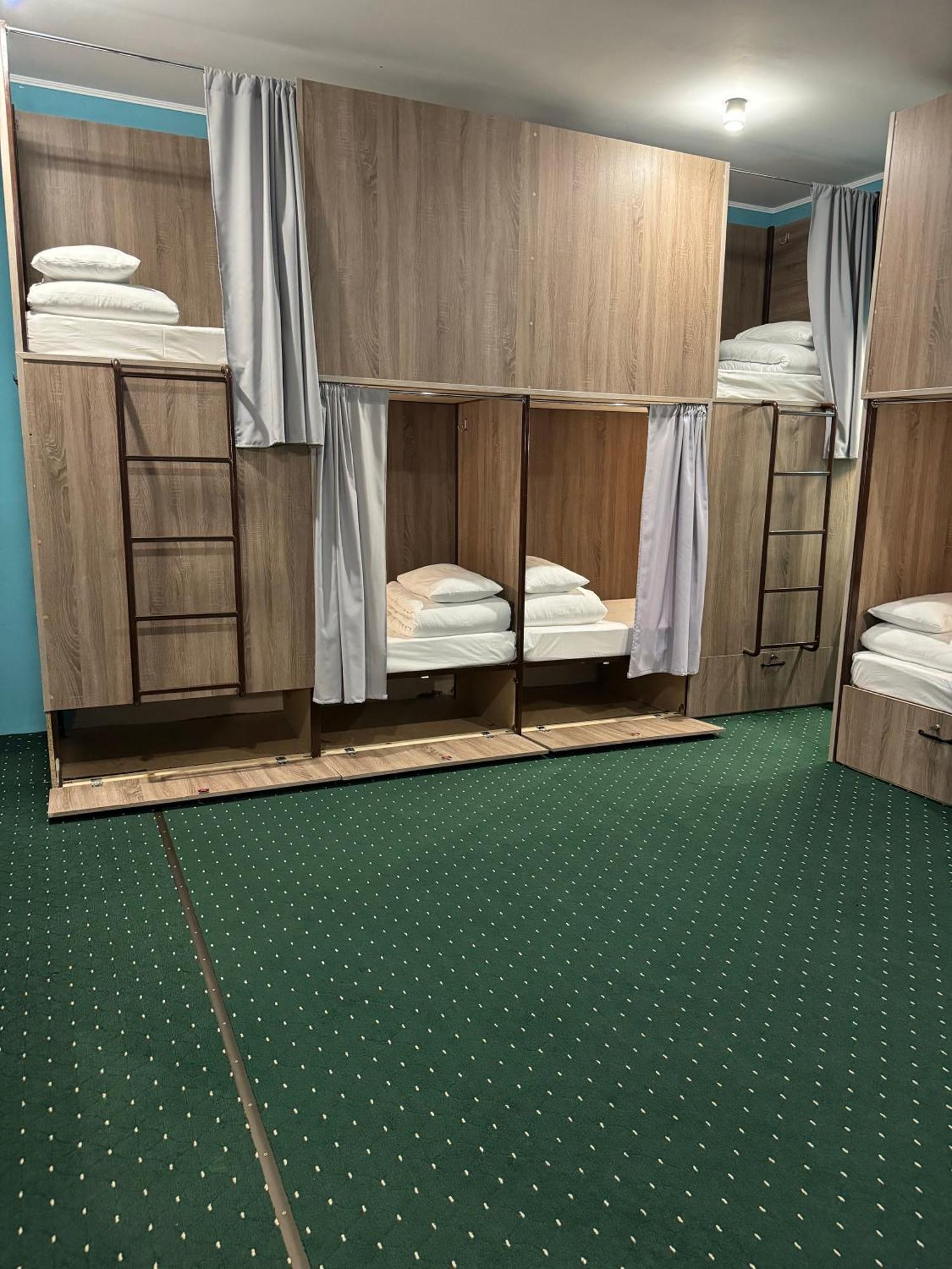 All Eyes Hostel Каменец-Подольский Экстерьер фото