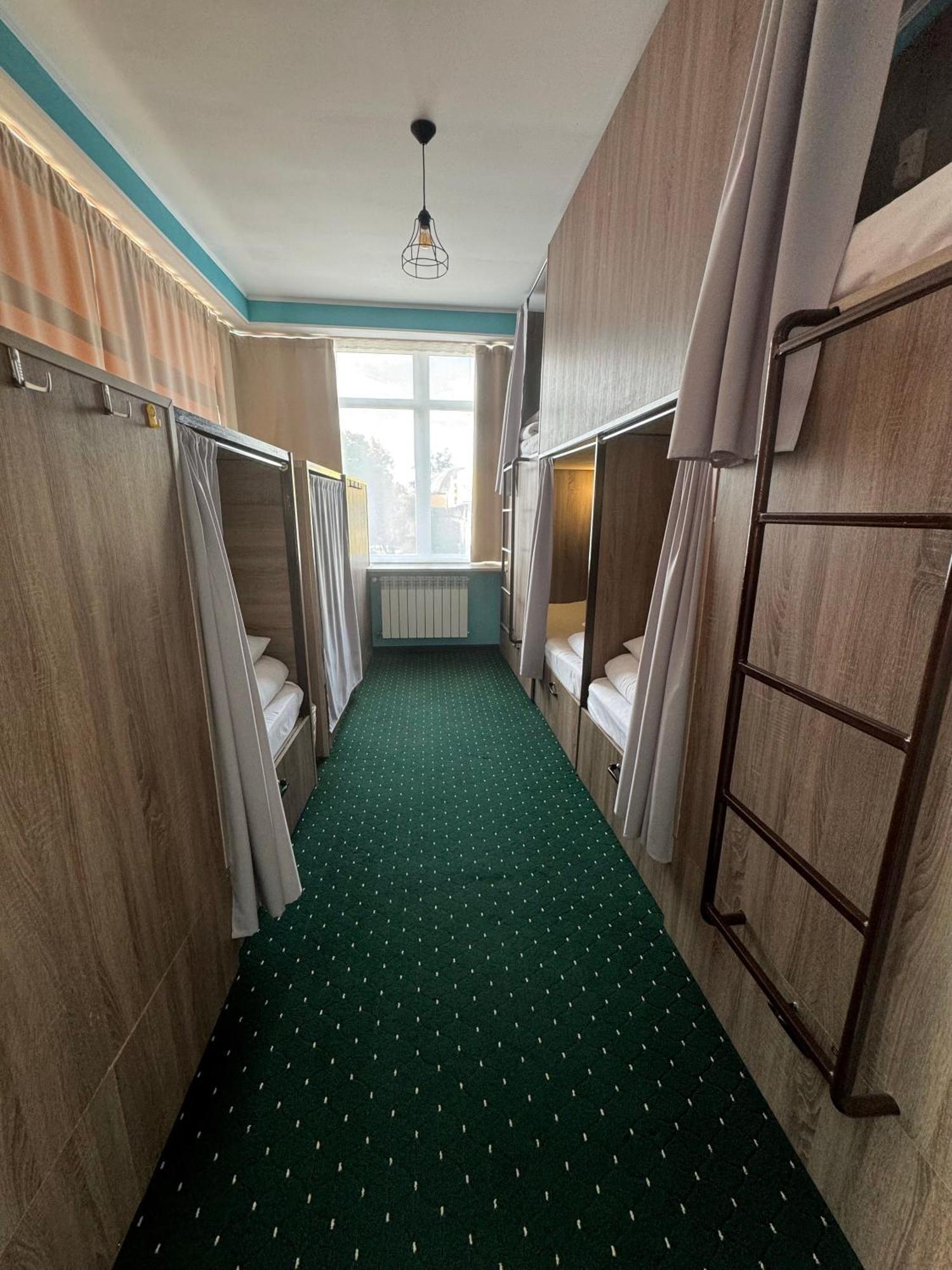 All Eyes Hostel Каменец-Подольский Экстерьер фото