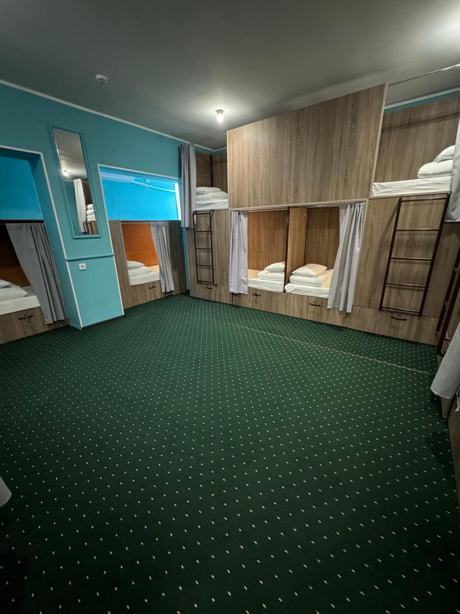 All Eyes Hostel Каменец-Подольский Экстерьер фото