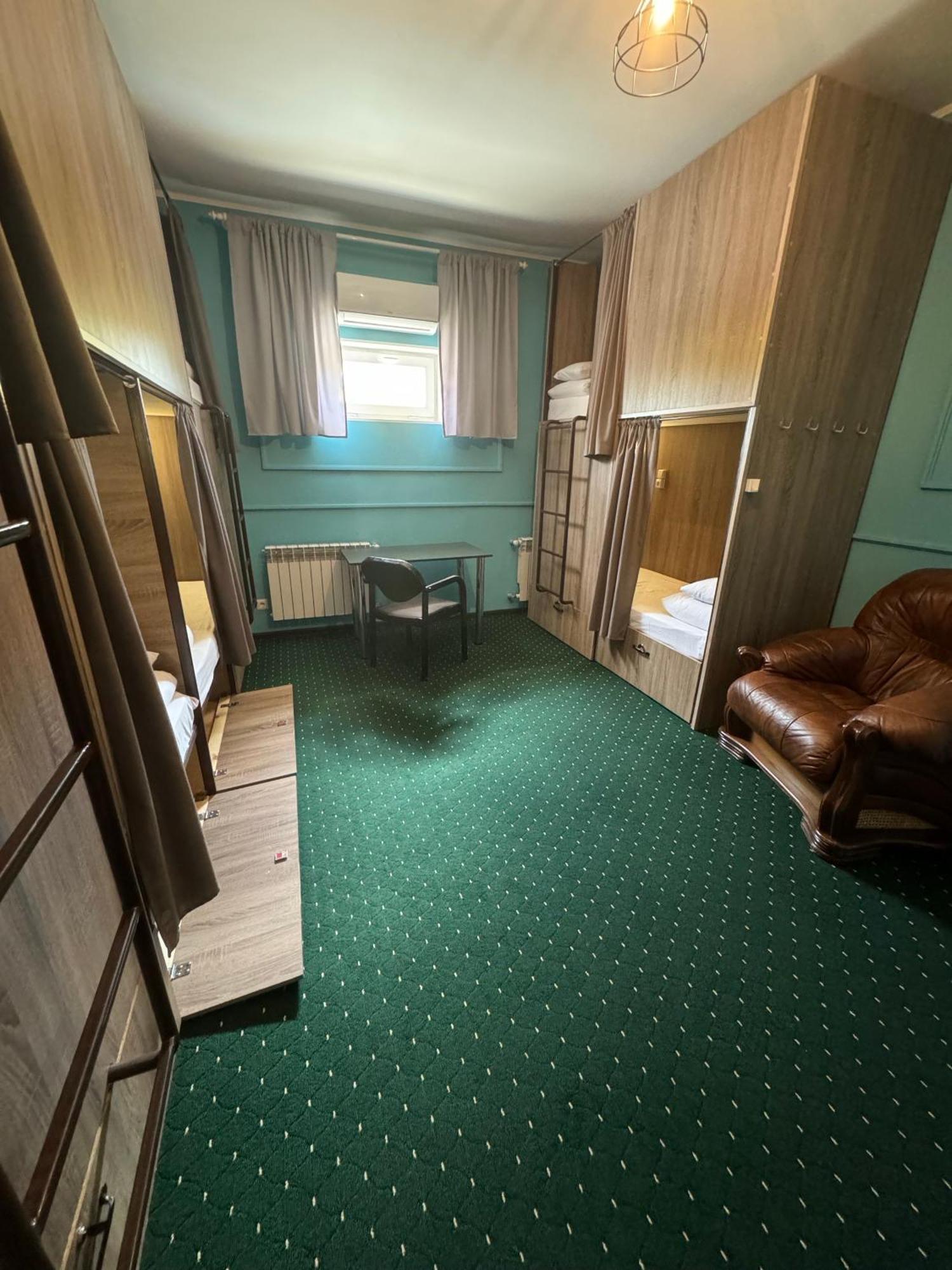 All Eyes Hostel Каменец-Подольский Экстерьер фото