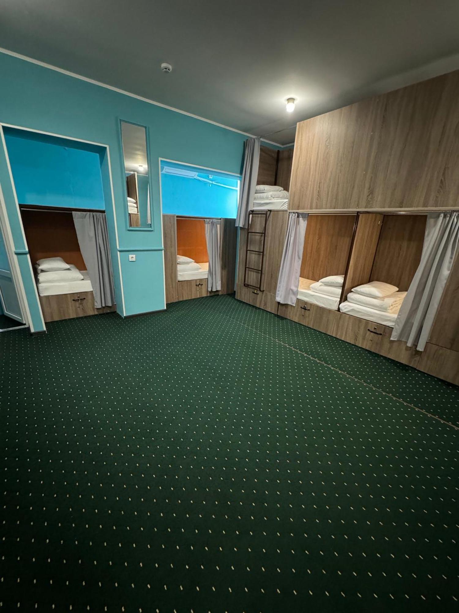 All Eyes Hostel Каменец-Подольский Экстерьер фото