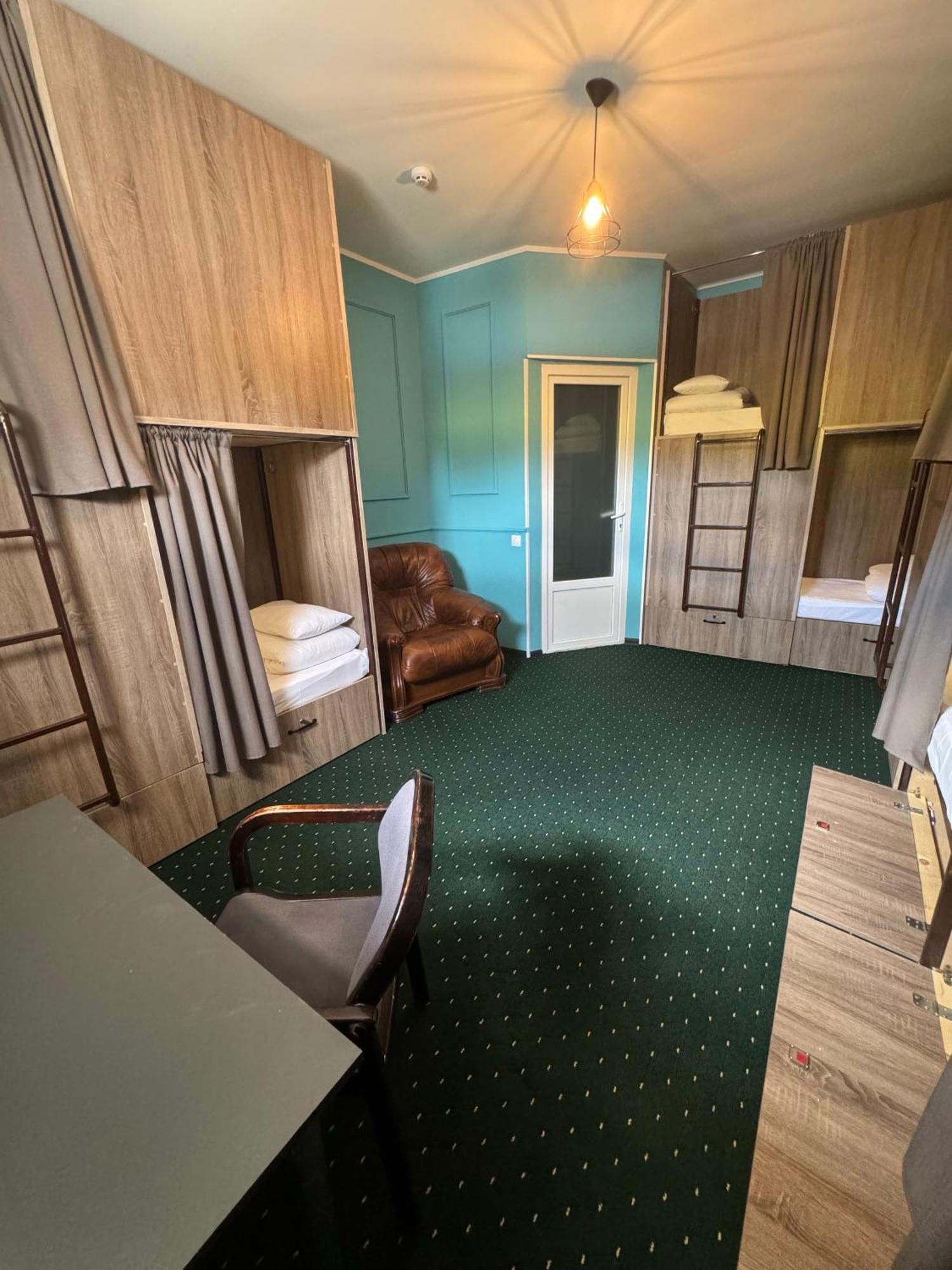 All Eyes Hostel Каменец-Подольский Экстерьер фото