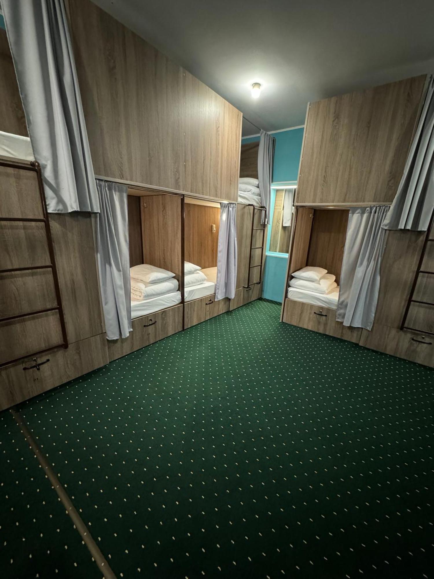 All Eyes Hostel Каменец-Подольский Экстерьер фото