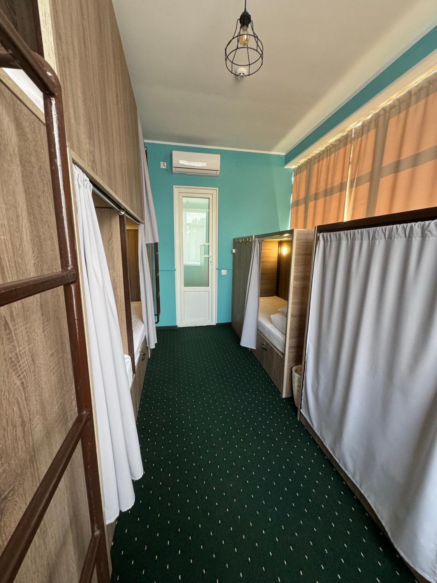 All Eyes Hostel Каменец-Подольский Экстерьер фото