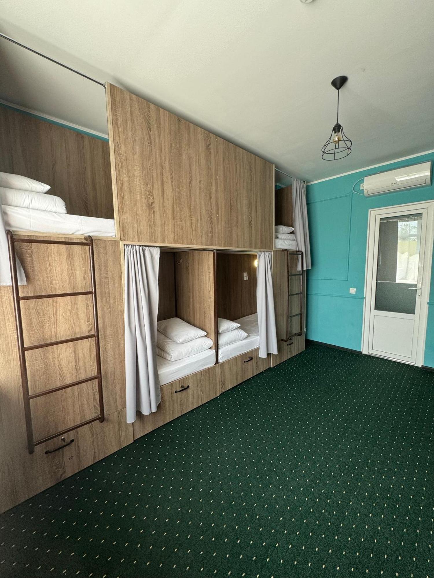 All Eyes Hostel Каменец-Подольский Экстерьер фото